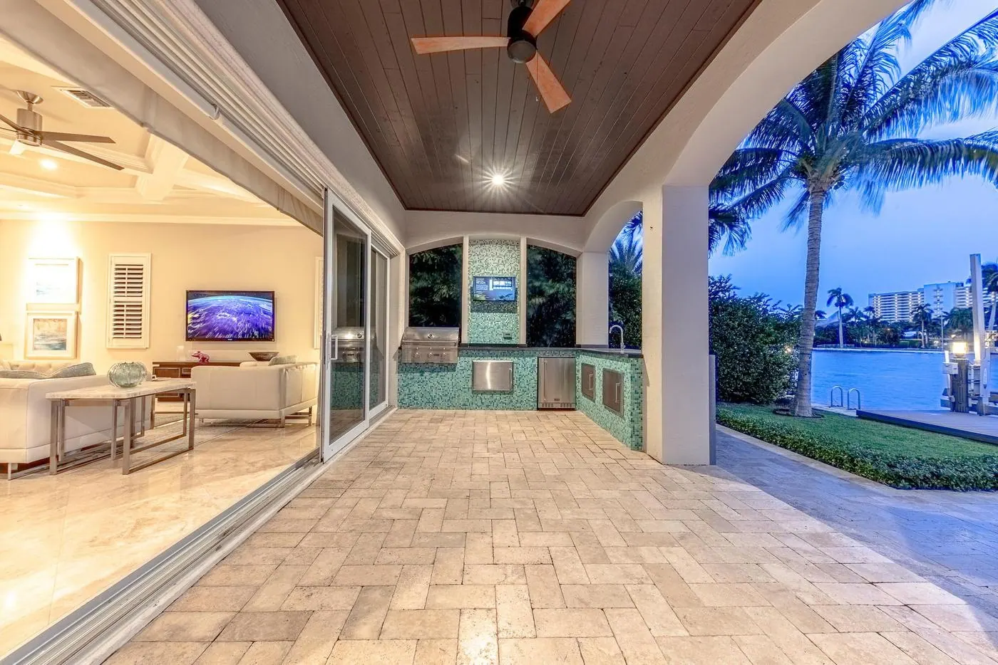 A Real Dream On The Intracoastal, Outdoor living by Kathryn Interiors