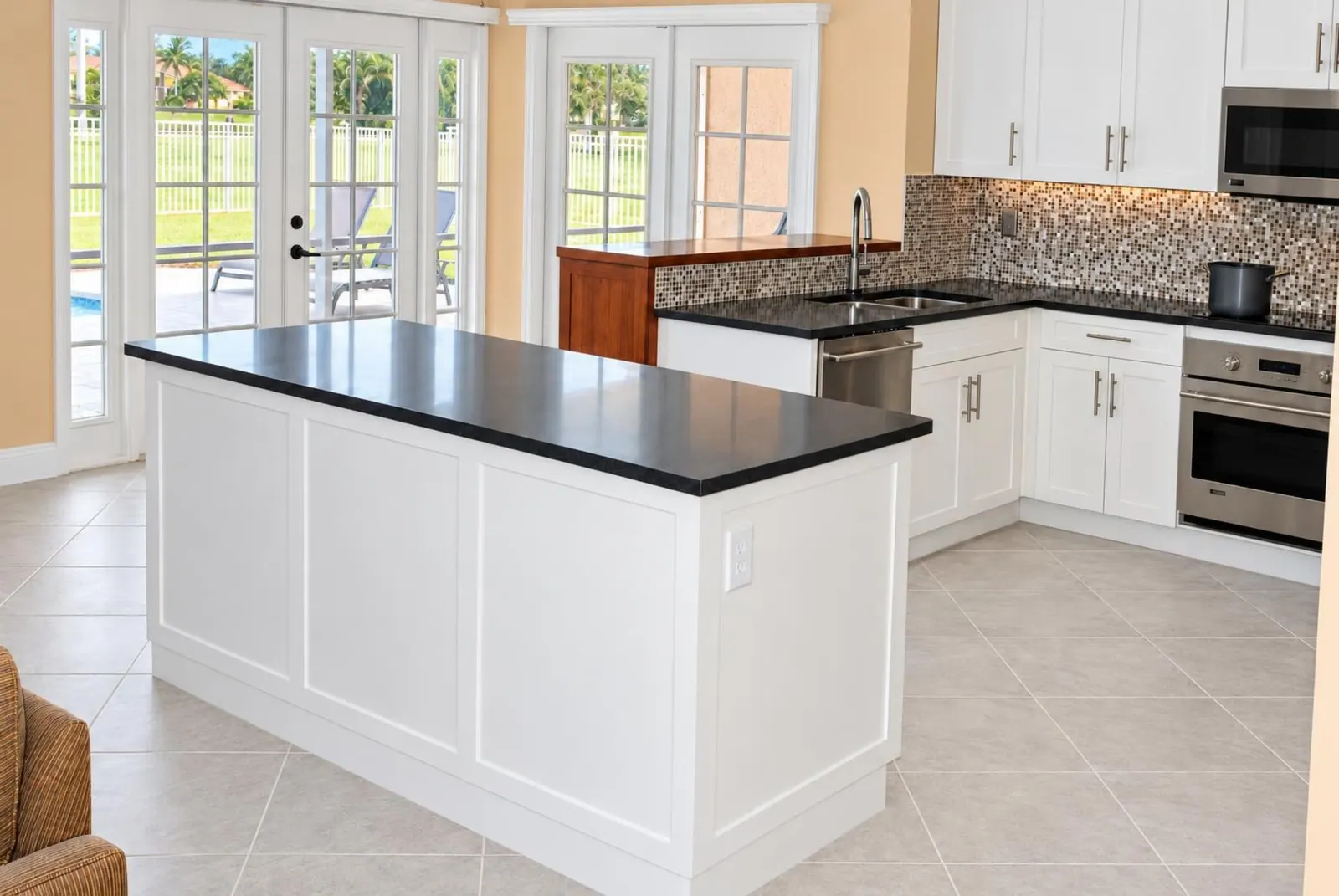 Kitchen, Coral Springs Kitchen by Kathryn Interiors