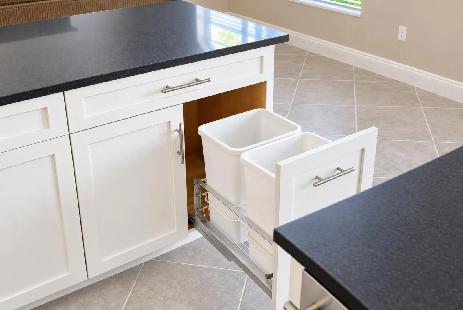 Coral Springs Kitchen, Kitchen by Kathryn Interiors