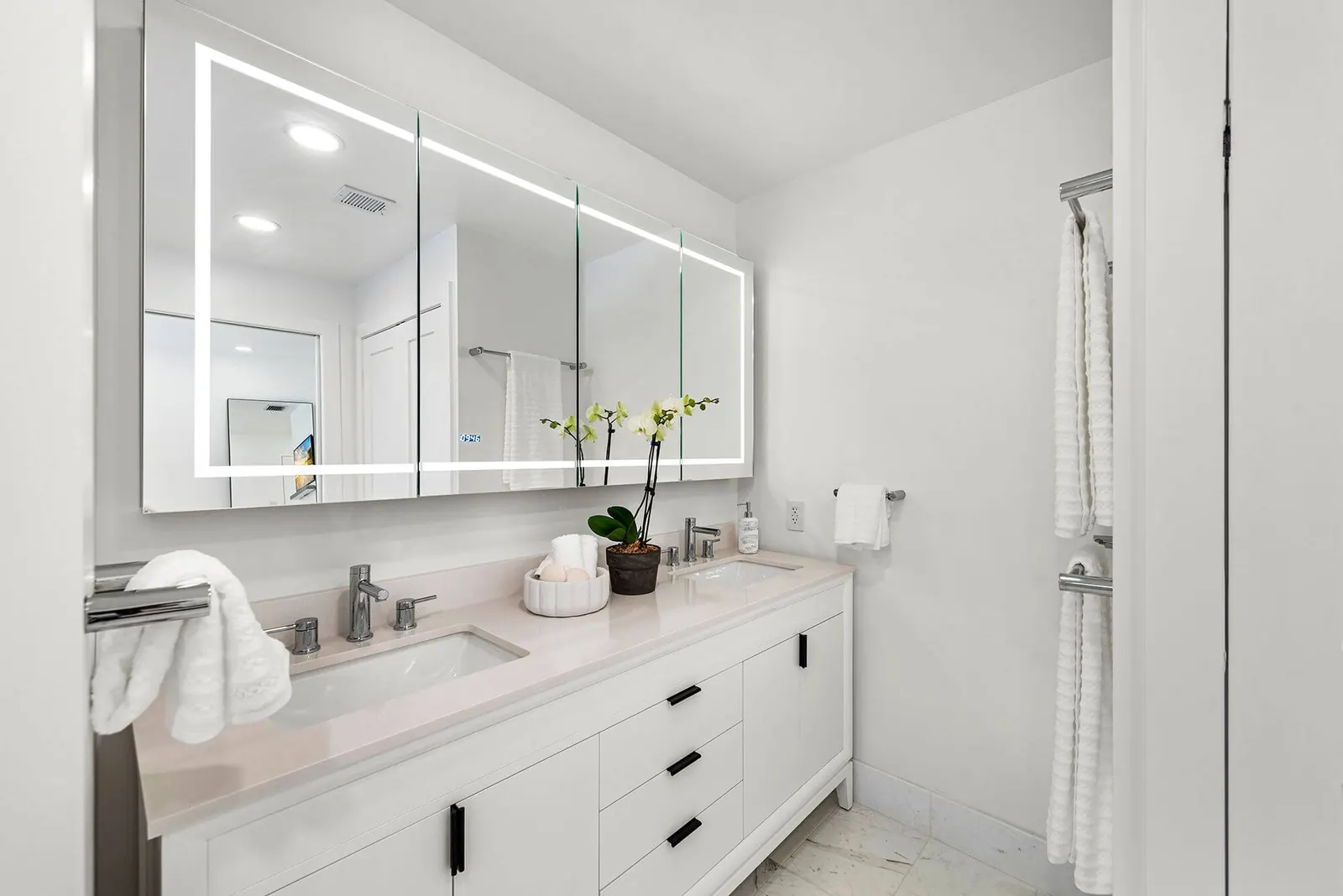 Spa Retreat, Primary bathroom by Kathryn Interiors