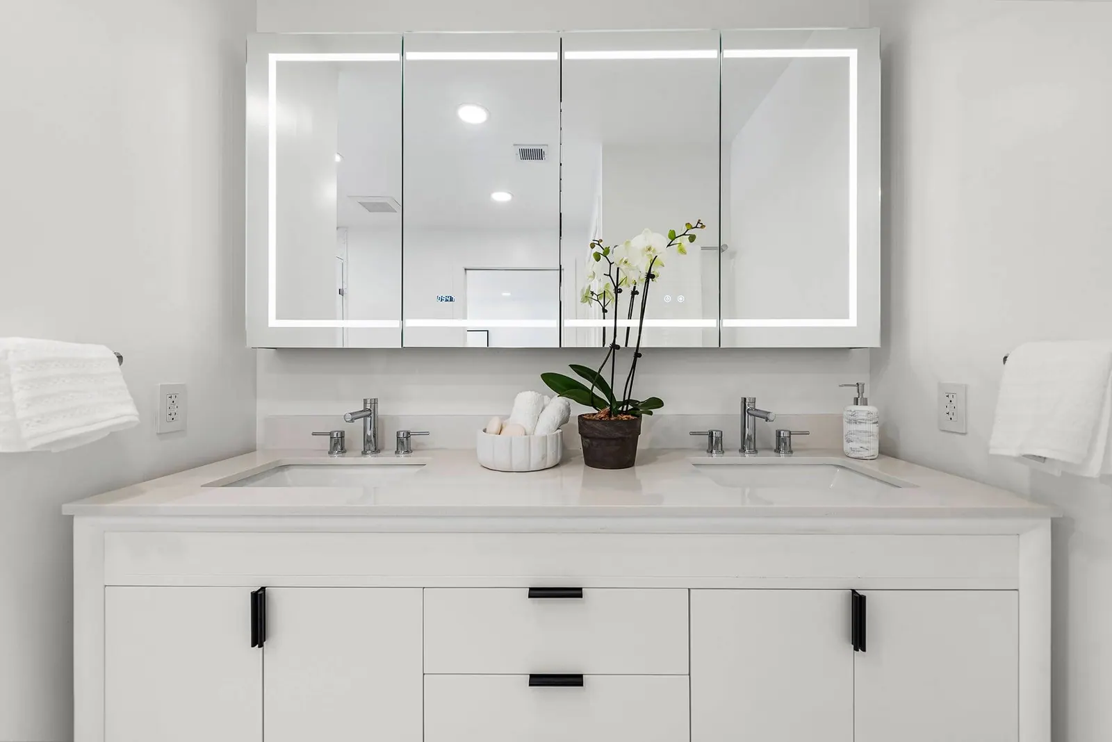 Spa Retreat, Primary bathroom by Kathryn Interiors