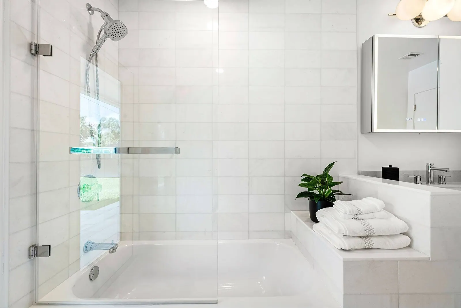 Modernized Cabana Bath, Cabana bath by Kathryn Interiors