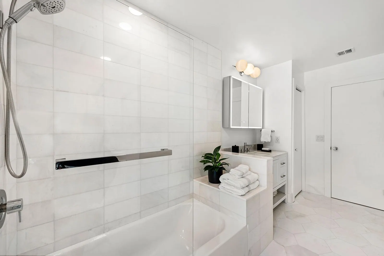 Cabana bath, Modernized Cabana Bath by Kathryn Interiors
