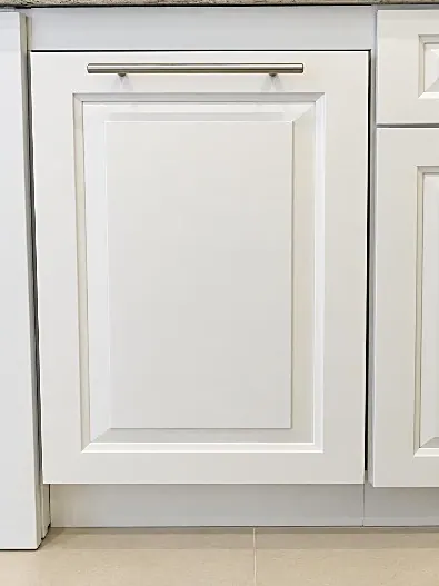 Palm Bay Kitchen, Kitchen by Kathryn Interiors