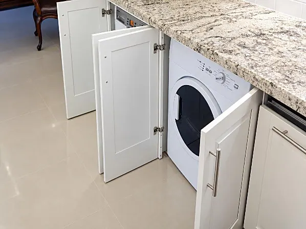 Laundry, Palm Bay Kitchen by Kathryn Interiors