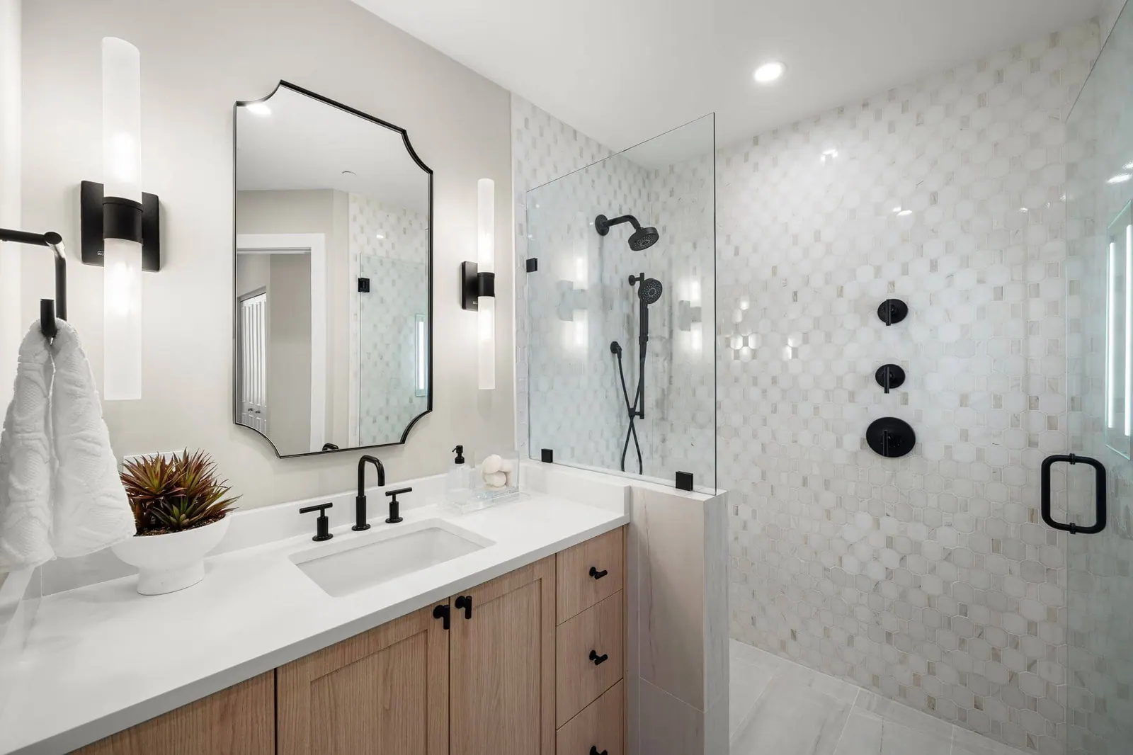 Luxury Waterfront Condo, Bathroom by Kathryn Interiors