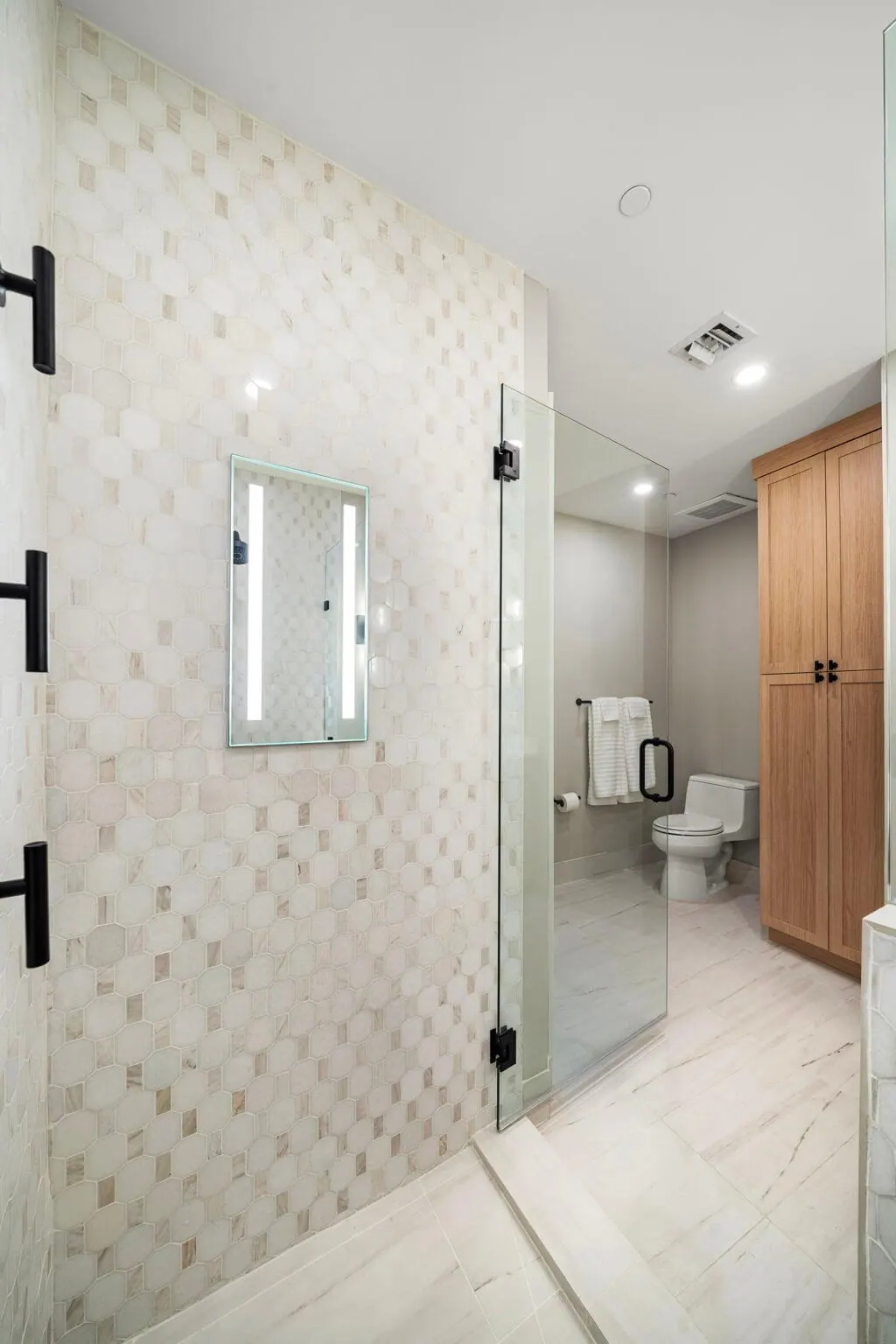 Luxury Waterfront Condo, Bathroom by Kathryn Interiors