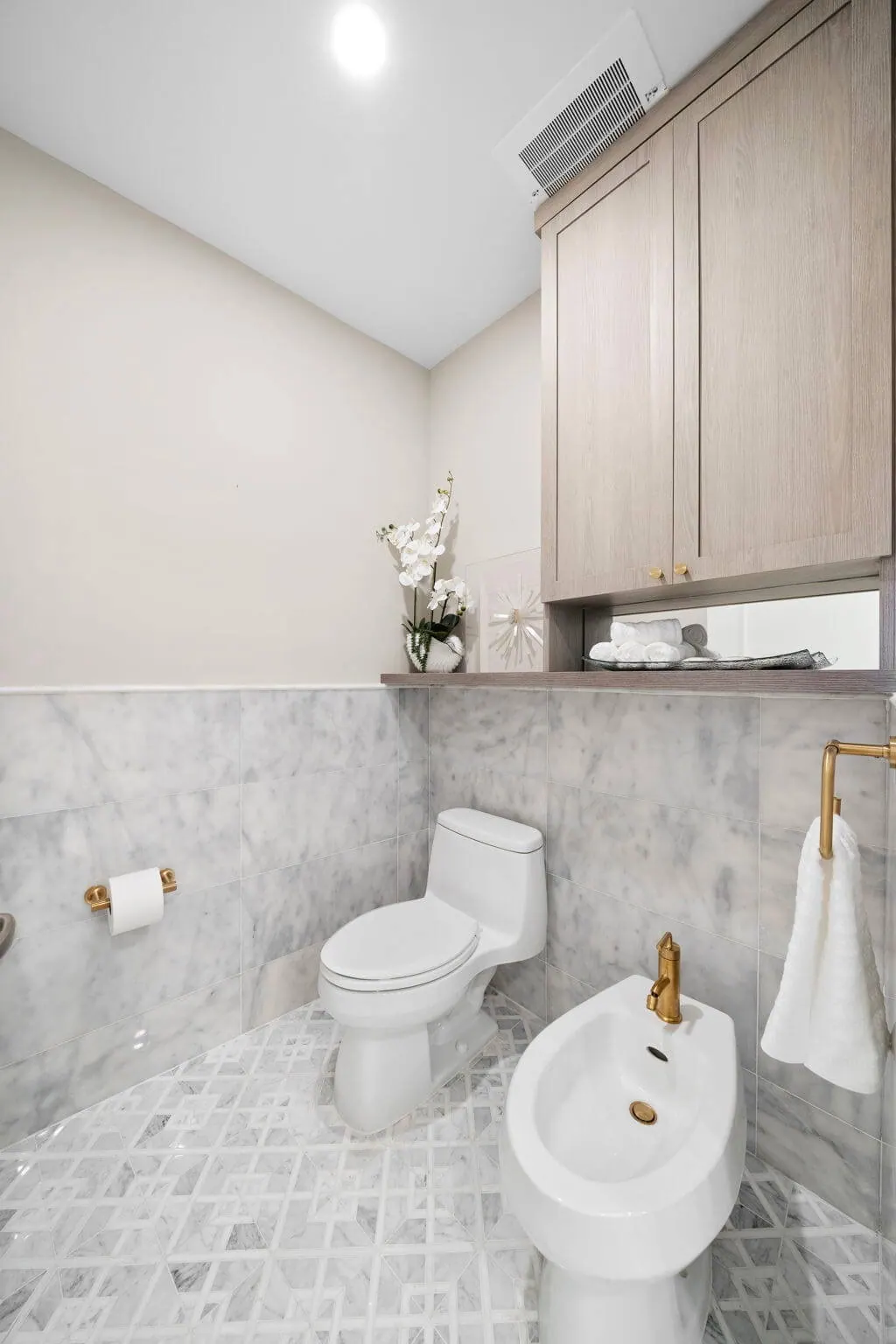 Luxury Waterfront Condo, Primary bathroom by Kathryn Interiors