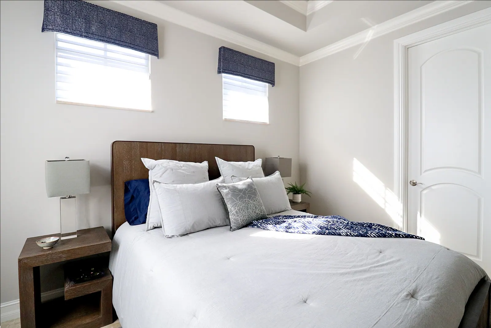 A Real Dream On The Intracoastal, Guest bedroom by Kathryn Interiors