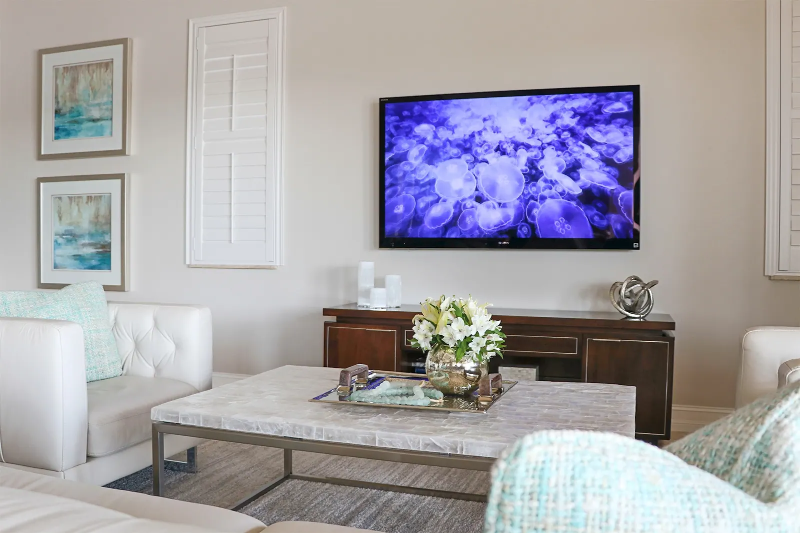 A Real Dream On The Intracoastal, Living room by Kathryn Interiors