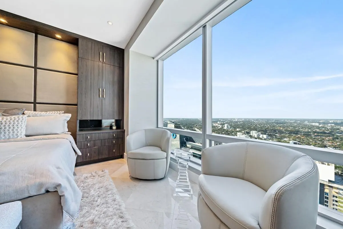 Sky-High Brickell Condo, Primary bedroom by Kathryn Interiors