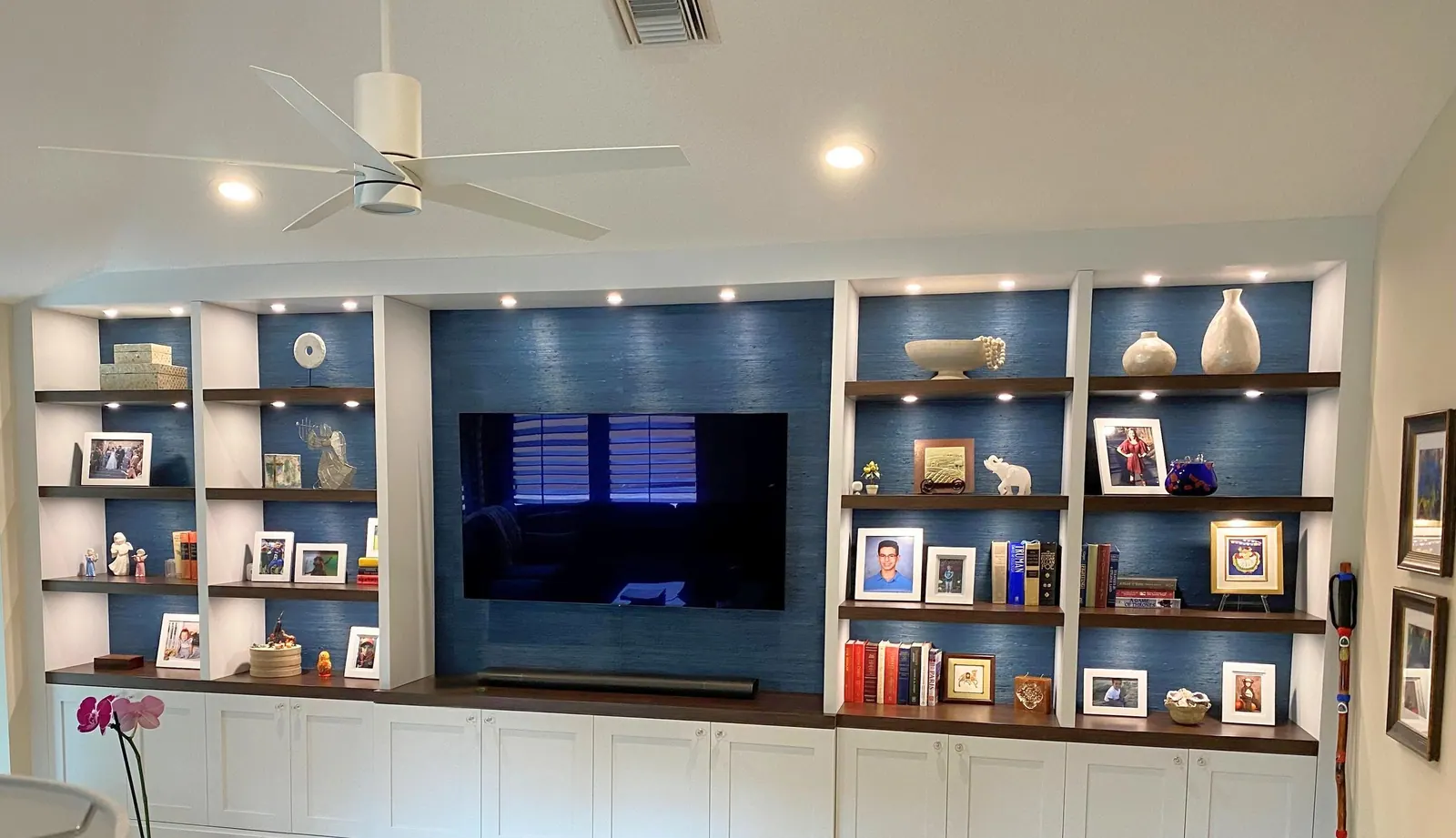 Weston Home, Family room by Kathryn Interiors