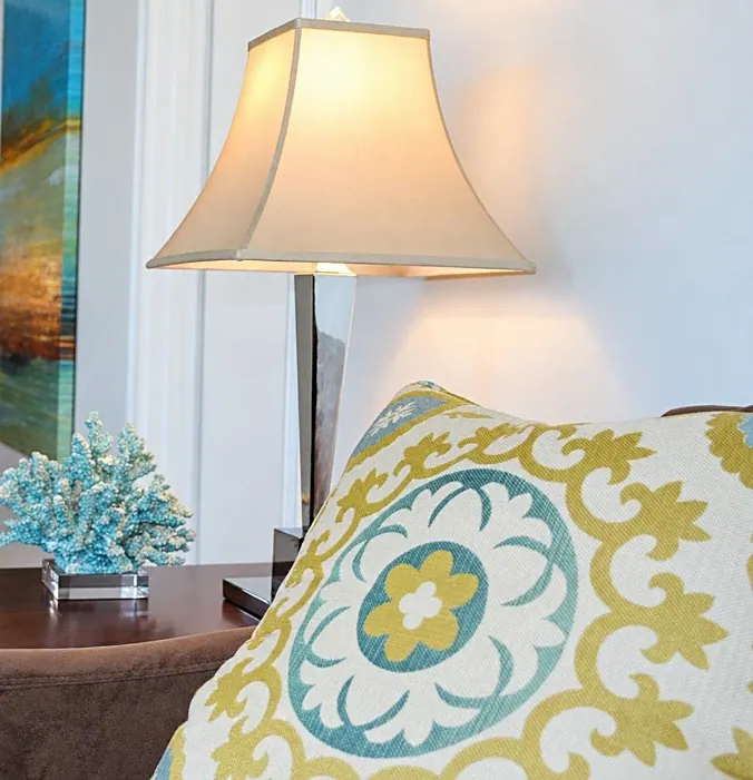 Living room, Yacht Club Condo by Kathryn Interiors